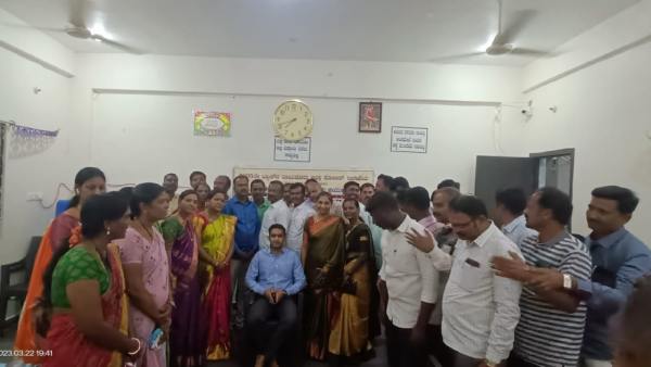 160 police constables are helping to elderly of old age home in Raichur district