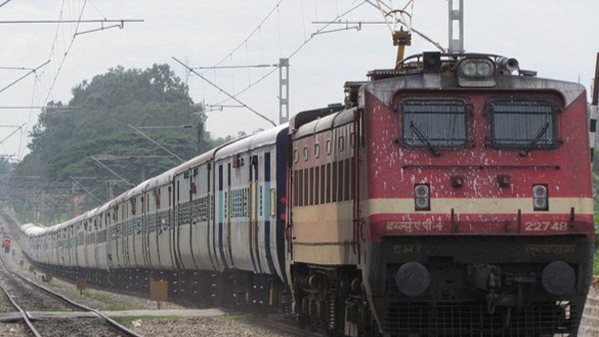 Indian Railways Is On A Profitable Path With Revenue Of Rs 2.40 Lakh Crore In 2022-2023 years Indian Railways Is On A Profitable Path With Revenue Of Rs 2.40 Lakh Crore In 2022-2023 years