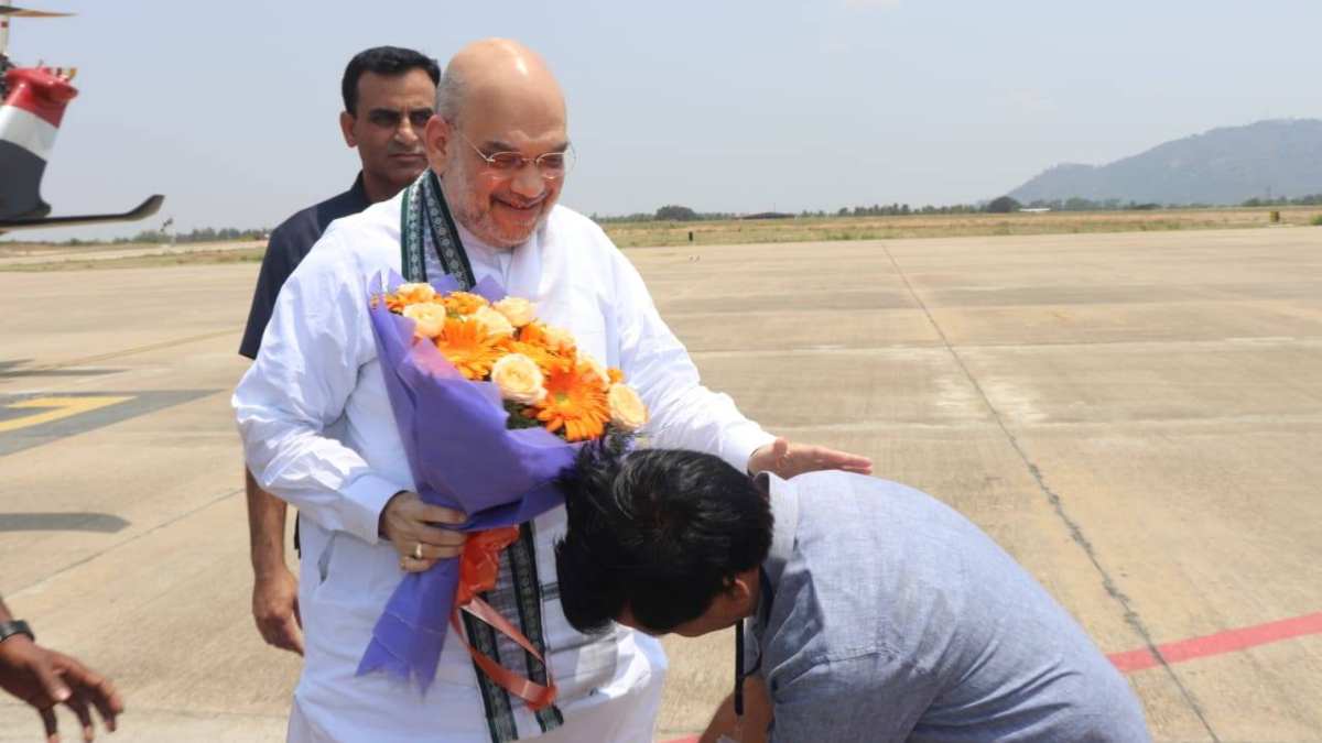SA Ramdas Bow Down to 5 Year Younger Amit Shah: Is BJP Leaders Future in Chanakyas Hand?