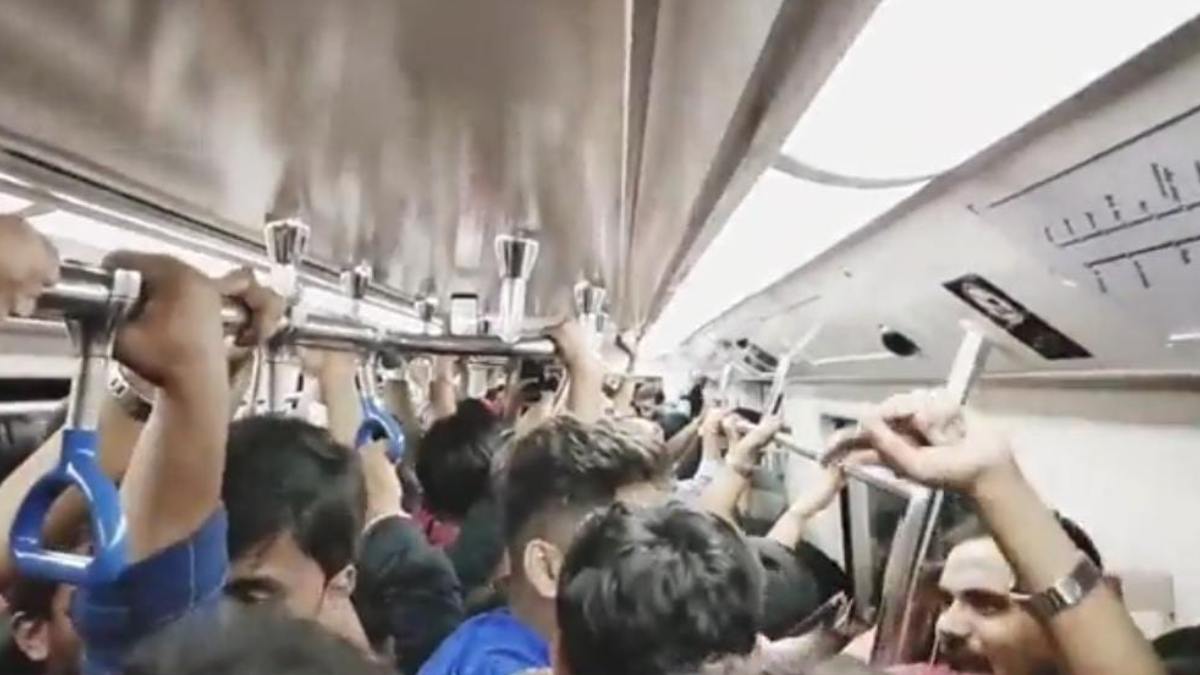 RCB Fans Celebrated Their Team Victory In Bengaluru Namma Metro RCB Fans Celebrated Their Team Victory In Bengaluru Namma Metro