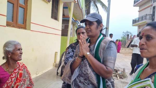 Anitha Kumaraswamy And Usha shivakumar Election Campaign at Ramanagara