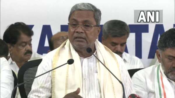 Siddaramaiah Welcomed Jagadish Shettar After He Joins Congress Party At Bengaluru