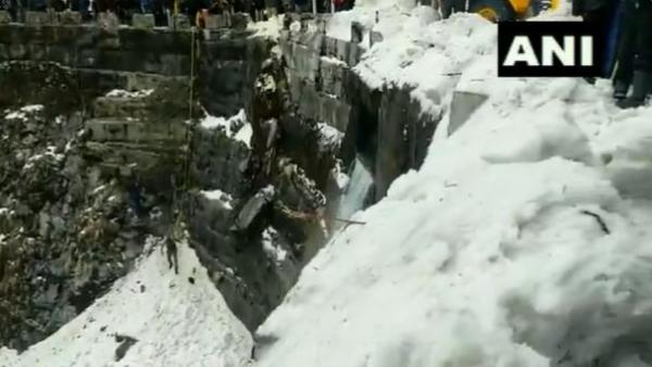 Sikkim: 7 Tourists Dead, many others feared trapped In Massive Avalanche