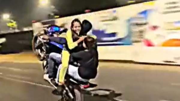 Young man did a bike stunt with two girls - Video viral