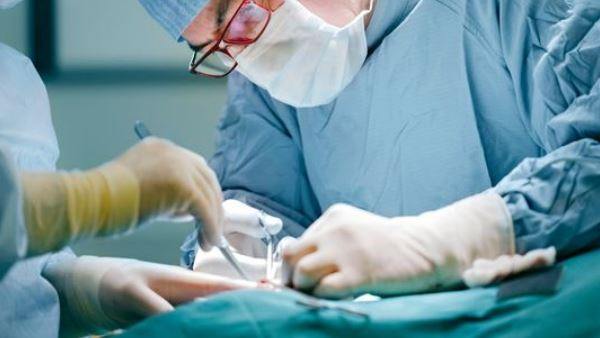 15-Year-Old Girl Swallows Mobile, Doctors Take It Out After Surgery