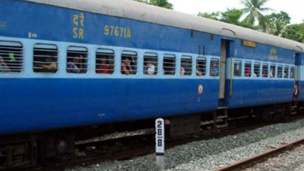 Sinner set fire to co-passenger in moving Kerala train: 3 dead, 9 injured!