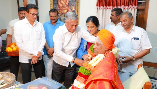 Karnataka Housing Minister Somanna meets Tumakuru seer, son likely to get Gubbi ticket