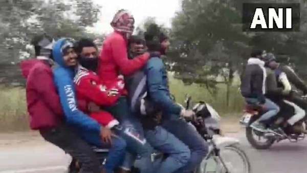 Young man did a bike stunt with two girls - Video viral