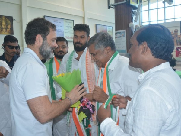 ಸಂಗಮದಲ್ಲಿ ಸಂಗಮನಾಥ ದರ್ಶನ ಪಡೆದ ರಾಹುಲ್ ಗಾಂಧಿ