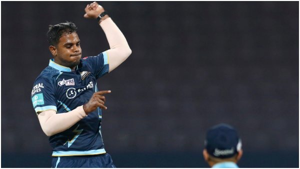 Chandarpal Dayal Consoles Son Yash After Expensive Over In IPL 2023