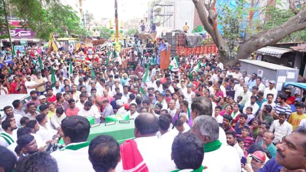 HD Kumaraswamy warns Police you will have face consequences if you JDS leaders workers harassed. HD Kumaraswamy warns Police you will have face consequences if you JDS leaders workers harassed.