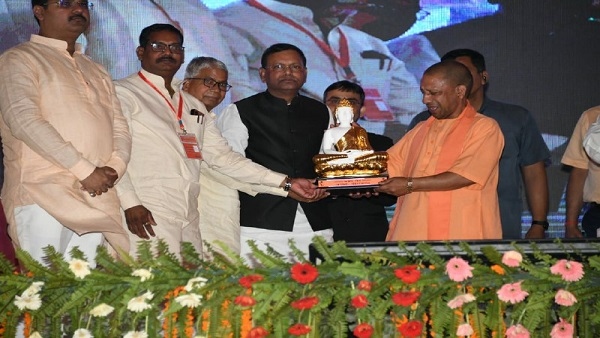 UP: CM Yogi Adityanath gave a huge gift to the residents of Maharajganj UP: CM Yogi Adityanath gave a huge gift to the residents of Maharajganj