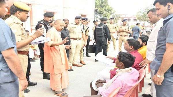 Uttar Pradesh: CM Yogi promised to give house to people in Janata Durbar