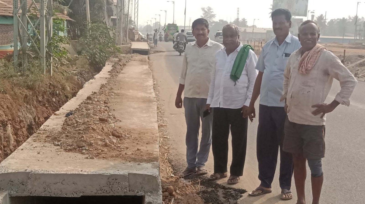 Water Logging At Bengaluru-Mysuru Expressway Service Road In Mandya