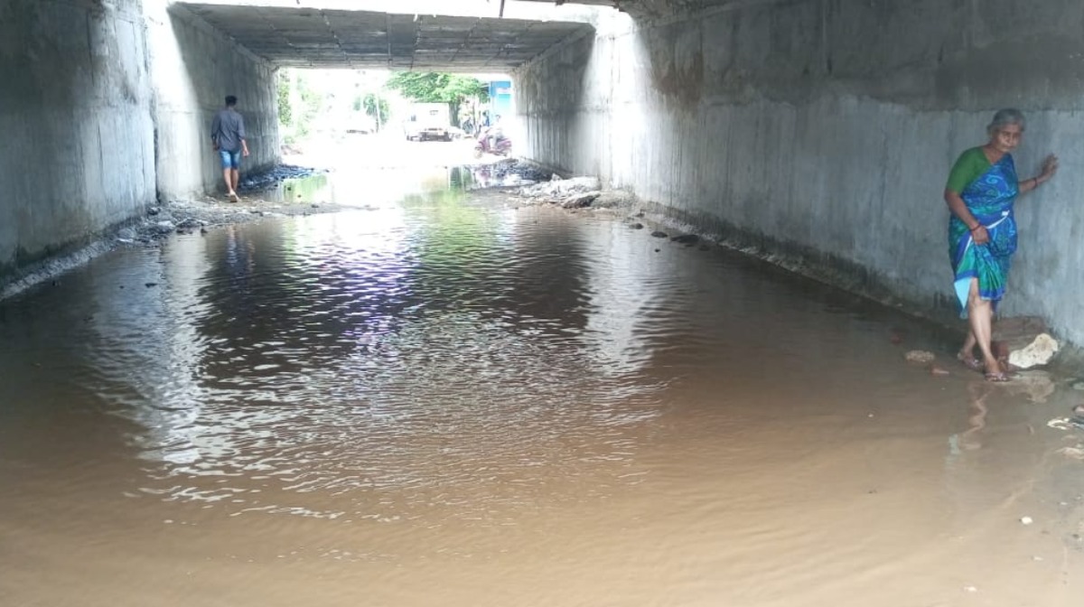 Water Logging At Bengaluru-Mysuru Expressway Service Road In Mandya