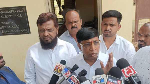 Talk War Between BJP MLA C.T Ravi and JDS MLC Bojegowda