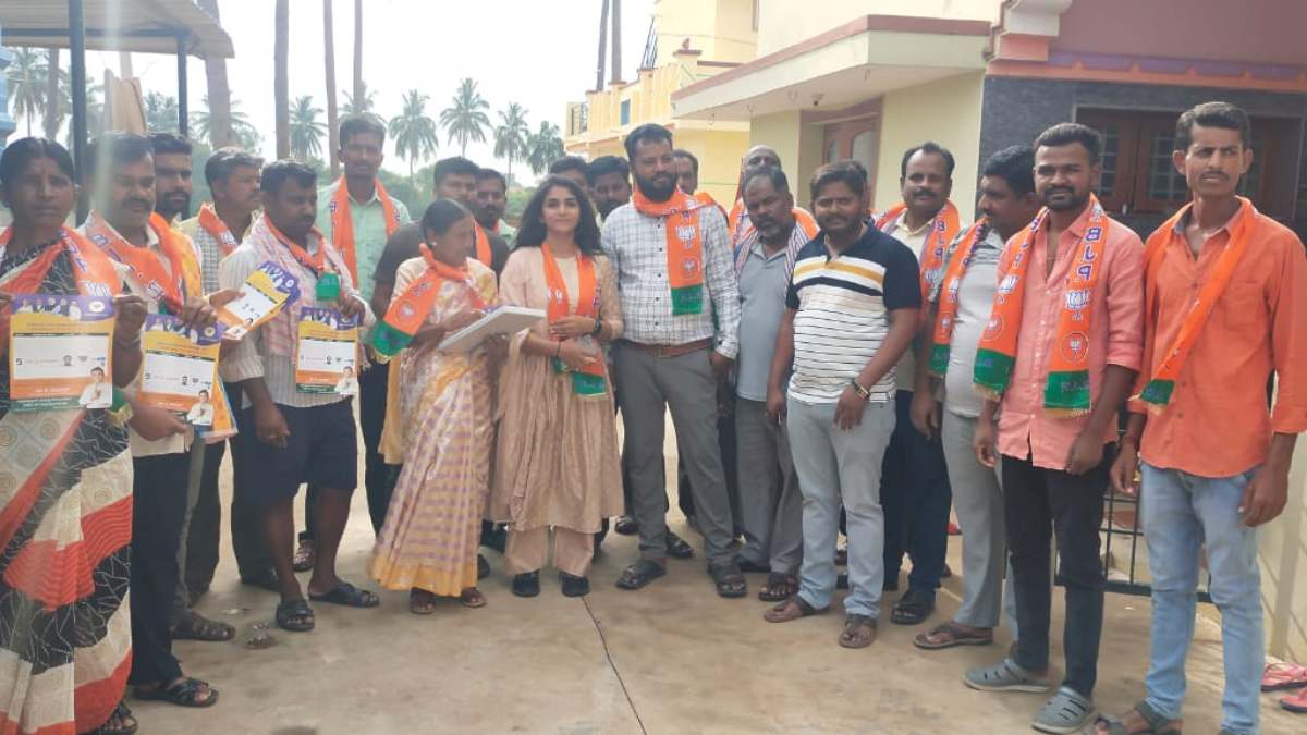 Telugu Actor Brahmanandam Election Campaign For Minister Dr. K Sudhakar 