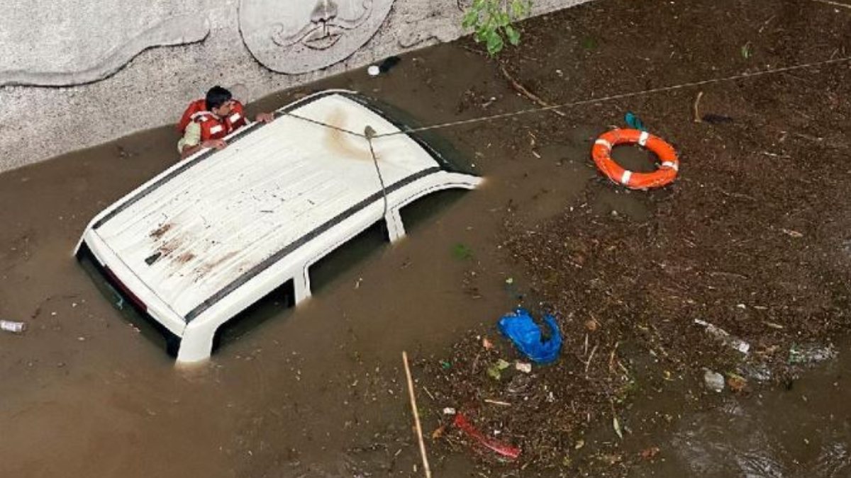 2nd Death Due To Bengaluru Rains: Lokesh Dead Body Found Washed Away In Batarayanapura Rajakaluve 2nd Death Due To Bengaluru Rains: Lokesh Dead Body Found Washed Away In Batarayanapura Rajakaluve