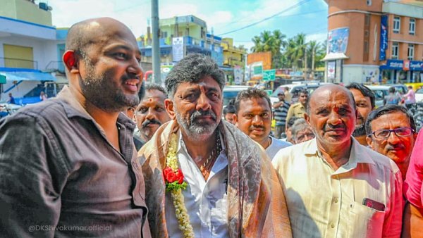 DK Shivakumar Visits Kanakapura Vasu Hotel 