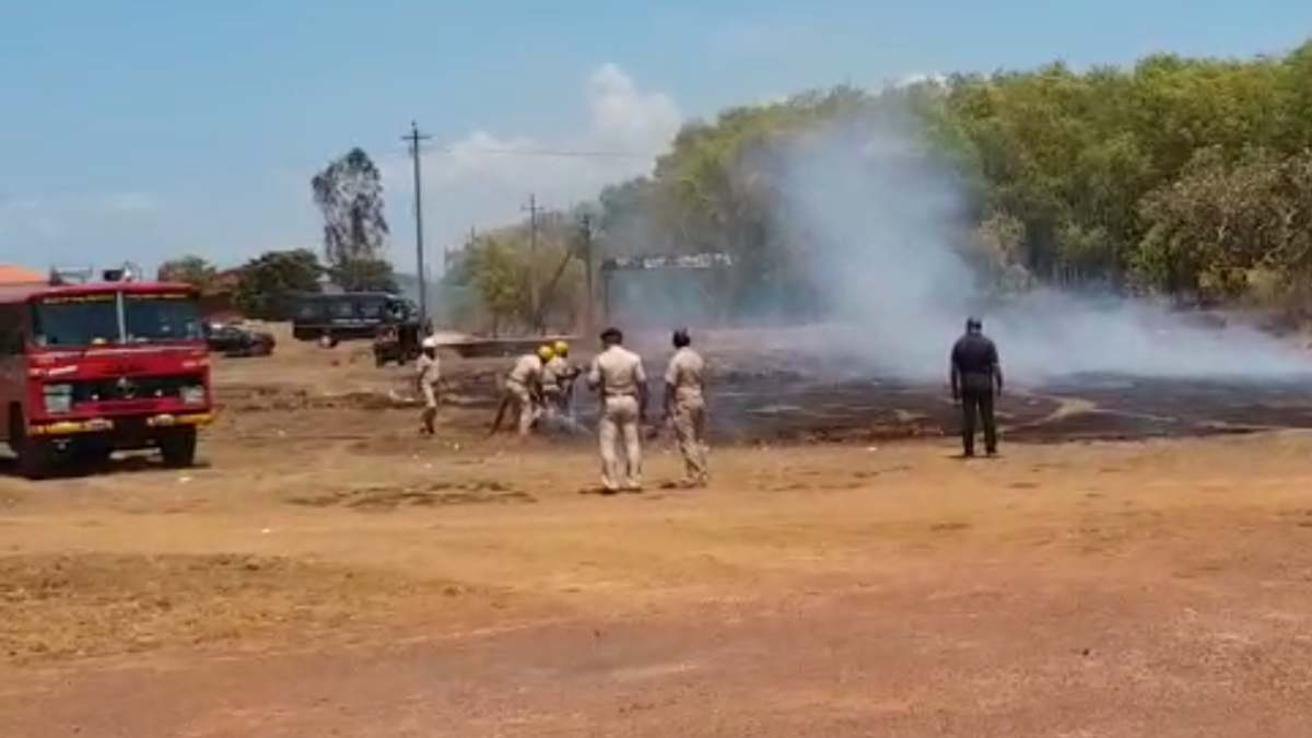 Karnataka Poll: A fire broke out Beside DK Shivakumars Helicopter in Honnavar Karnataka Poll: A fire broke out Beside DK Shivakumars Helicopter in Honnavar