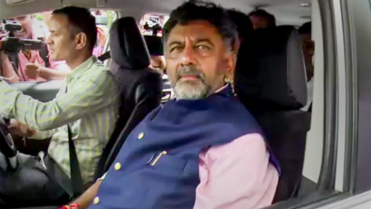 Karnataka CM: DK shivakumar stepback from CM post