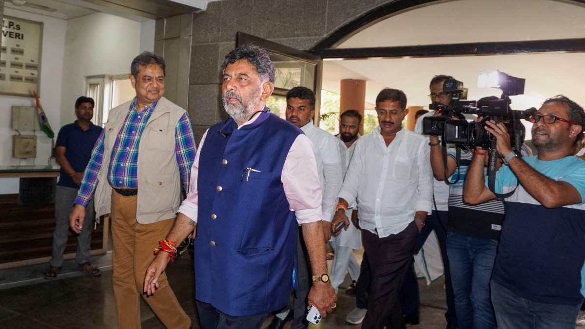 Karnataka CM: DK shivakumar stepback from CM post