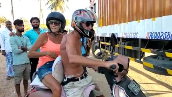 A foreign Couple Reunited After 30 Years