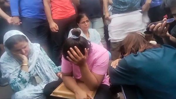 Indian Wrestlers immerse medals in river Ganga