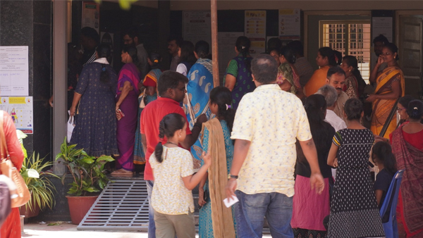 ಕರ್ನಾಟಕ ಎಲೆಕ್ಷನ್ಮ: ತಗಟ್ಟೆಯಲ್ಲೇ ಗರ್ಭಿಣಿಗೆ ಹೆರಿಗೆ