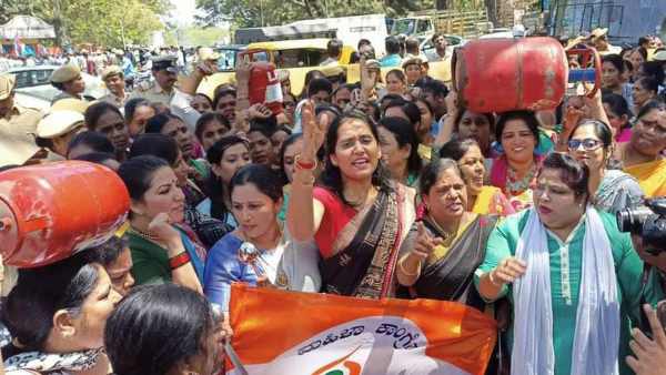 Karnataka Elections 2023: Cylinder Politics In Between BJP Congress JDS People Which One Select