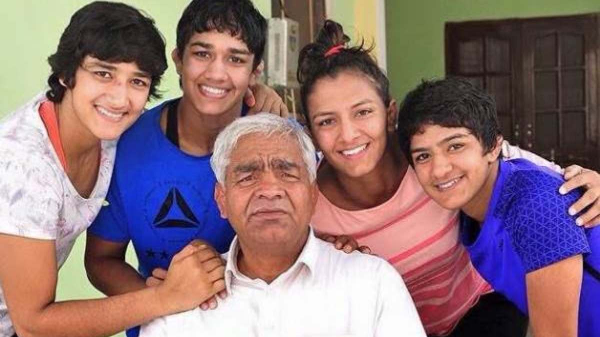 WFI protest: Mahavir Singh Phogat says we will return Dronacharya award 