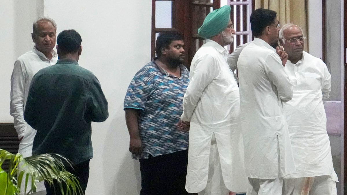 Rajasthan Politics | Mallikarjun Kharge managed to unite ashok gehlot and Sachin Pilot