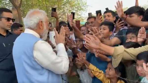 PM Narendra Modi Playing With Children At Kalaburagi Election Campaign