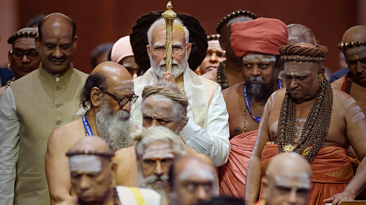 Prime Minister Narendra Modi hails Tamil Sri 