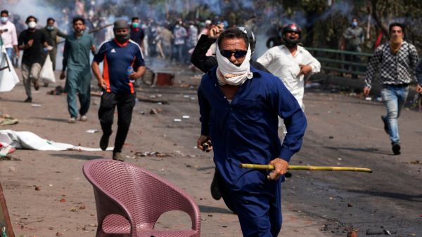 Pakistan minister offered peace