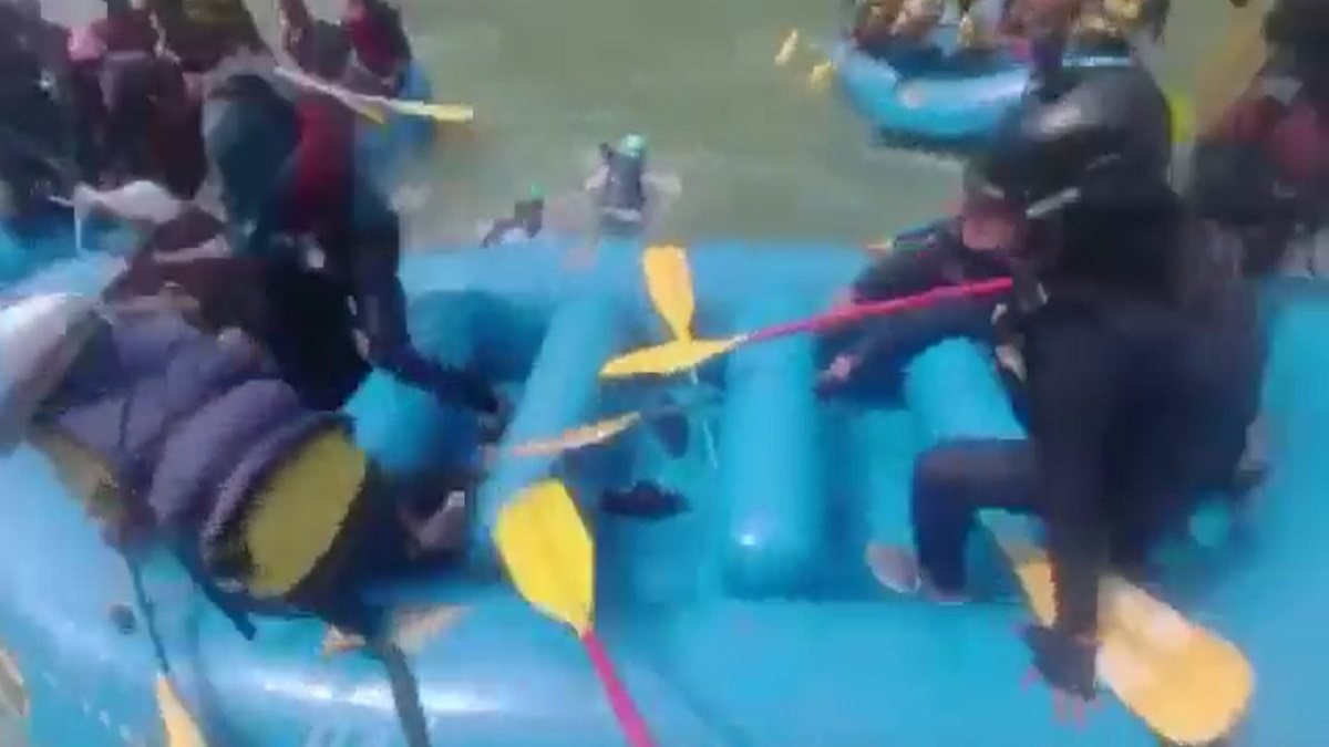 Violent fight between tourists during river rafting in Rishikesh- Video