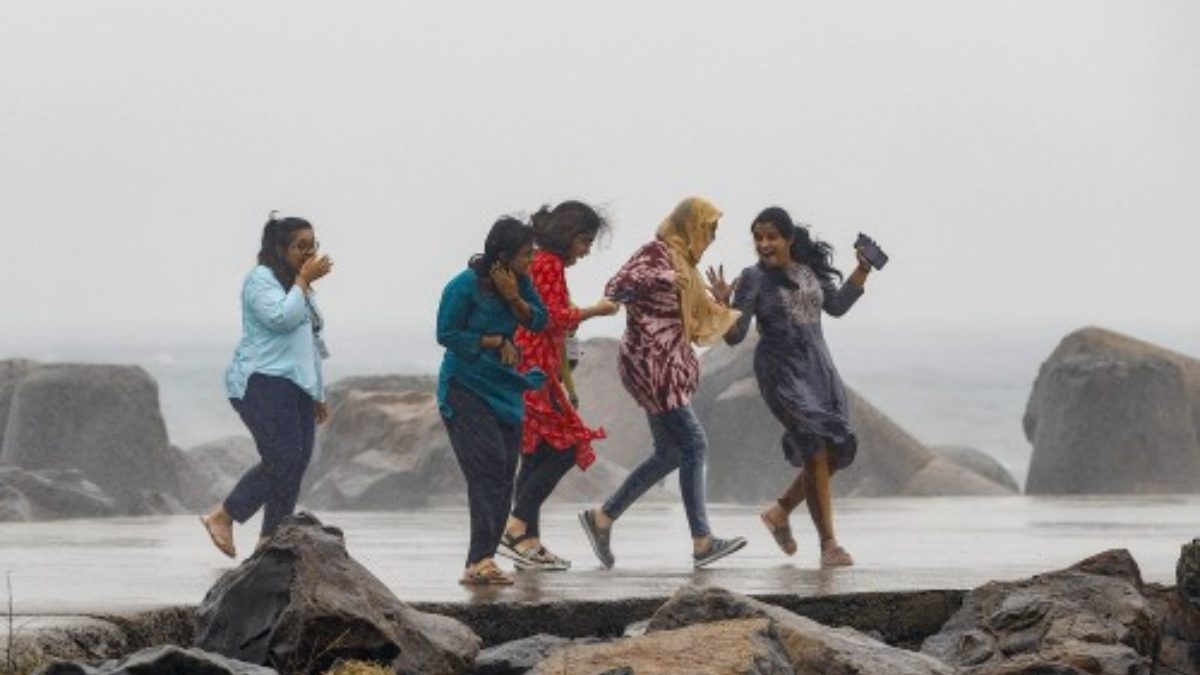 Karnataka Weather: Next 5 Days Moderate To Heavy Rain Expect For Several Districts Of State