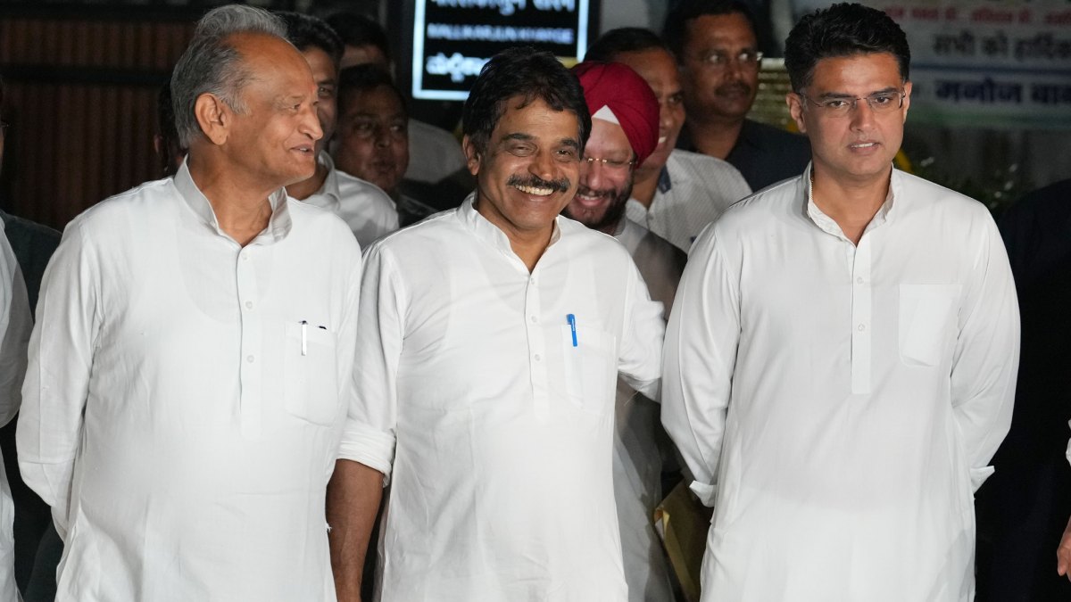 Ashok Gehlot, Sachin Pilot agree to fight Rajasthan assembly elections together