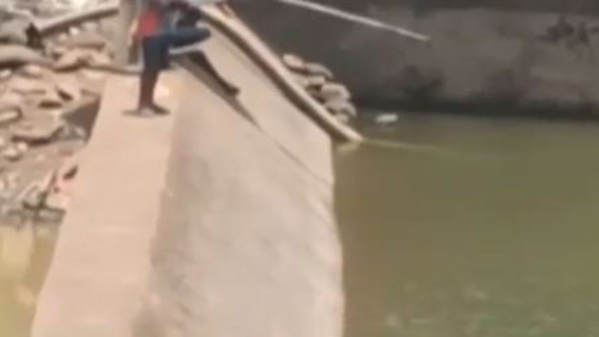 Chhattisgarh Officer Pumped Out Water After His Phone Fell Into Reservoir