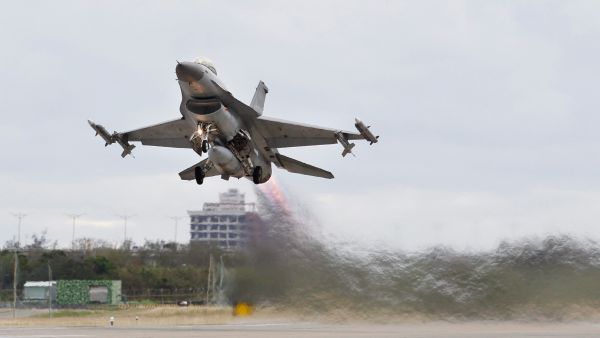 USA President Biden approves to handover F16 to Ukraine military shortly