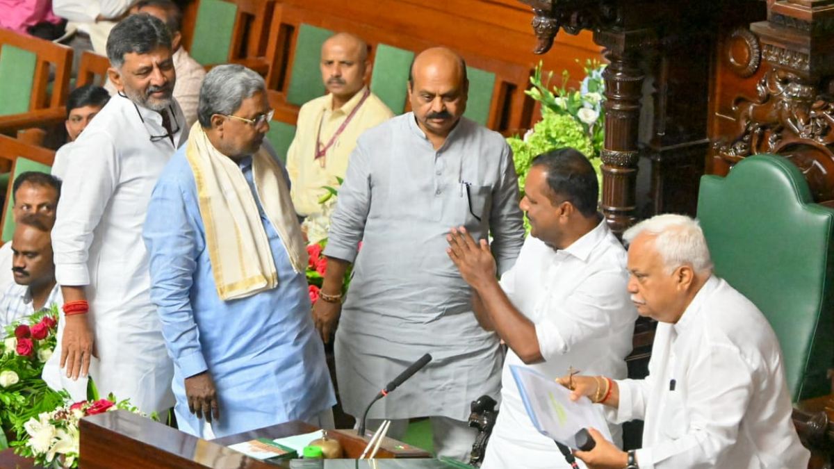 Sonia Gandhi home security staff refused to give entry for Siddaramaiah