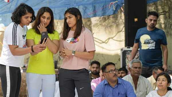 Sports Minister Anurag Thakur tried to cover up the matter - Vinesh Phogat accused Sports Minister Anurag Thakur tried to cover up the matter - Vinesh Phogat accused