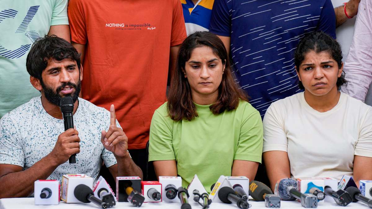 Sports Minister Anurag Thakur tried to cover up the matter - Vinesh Phogat accused Sports Minister Anurag Thakur tried to cover up the matter - Vinesh Phogat accused