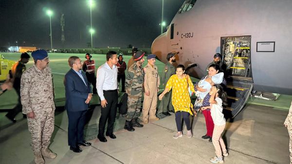 186 Indian citizens reached homeland in Indian army special flight from Sudan