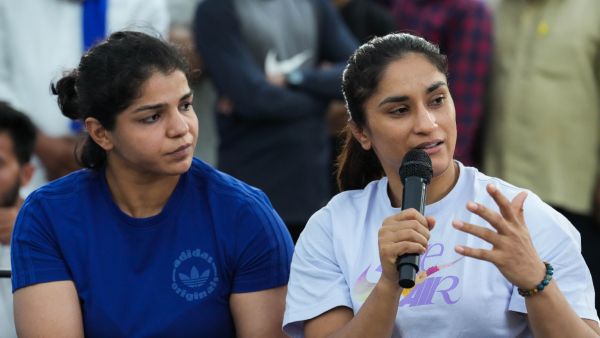 Wrestlers Protest: Will Throw Our Medals in Ganga Says Wrestlers in Delhi Wrestlers Protest: Will Throw Our Medals in Ganga Says Wrestlers in Delhi