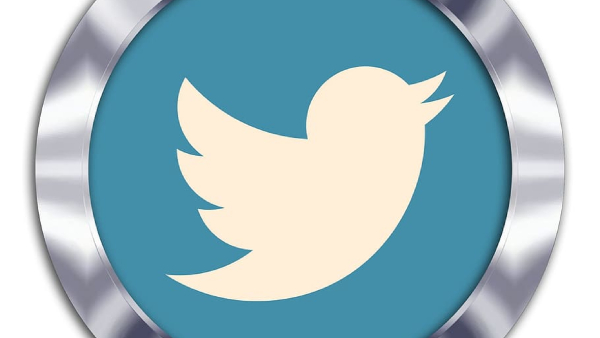 2 prominent Twitter accounts