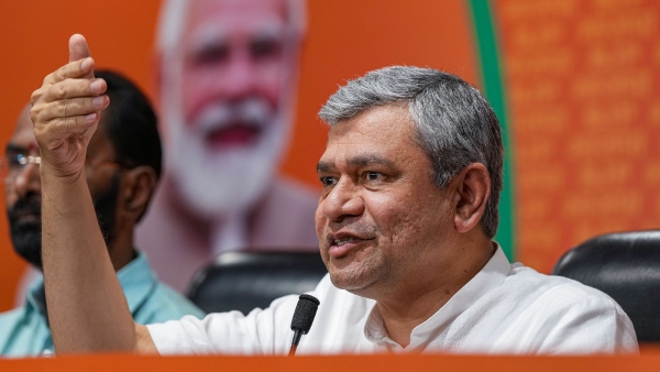 Railways Minister Announces rs 2 Crore for Developments Near Odisha Train Accident Site