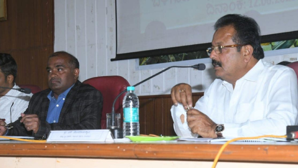 Poor Quality Seeds Distribution Minister Chaluvaraya Swamy Warns Officials