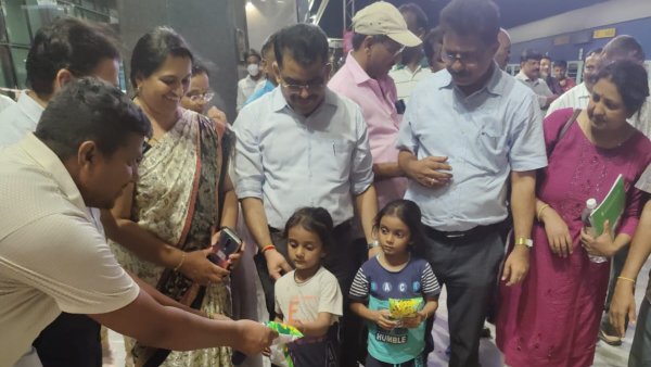 CM Siddaramaiah thanked volunteers for helping passengers in Bengaluru