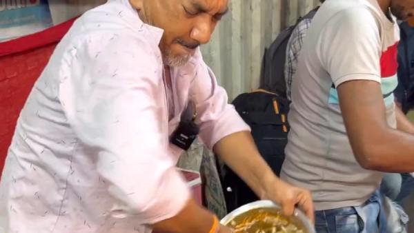 Street Food: Have you eaten Dancing Bhel Puri? Street Food: Have you eaten Dancing Bhel Puri?